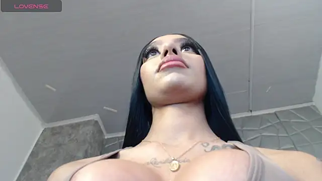 Tiffanny online show from October 8, 2025, 2:46 am