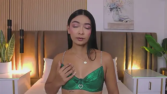 Snapshot of MeganCruzGB chatting on January 14, 2026, 12:42 pm MeganCruzGB online show from January 14, 2026, 12:42 pm