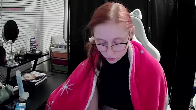 LilyFoxxx online show from February 17, 2025, 4:20 am