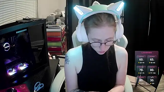 Snapshot of LilyFoxxx chatting on June 7, 2026, 5:12 am LilyFoxxx online show from June 7, 2026, 5:12 am