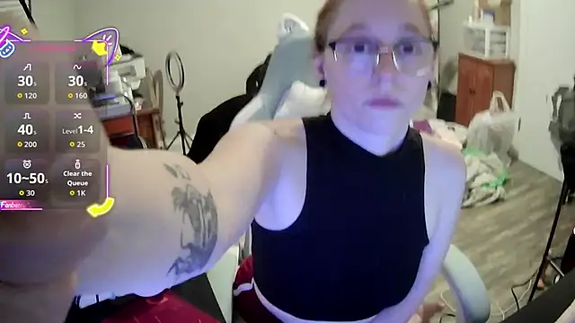 LilyFoxxx online show from October 6, 2025, 3:19 am