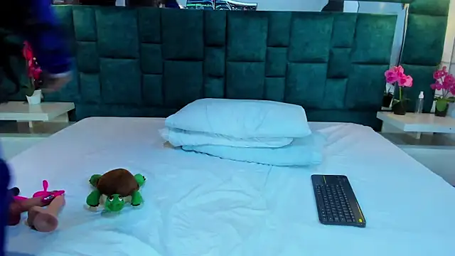 valtira nova online show from November 19, 2025, 7:14 pm