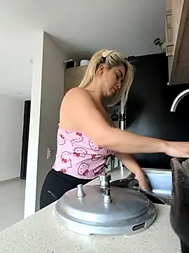 Snapshot of alexax0 chatting on December 14, 2025, 7:19 pm alexax0 online show from December 14, 2025, 7:19 pm