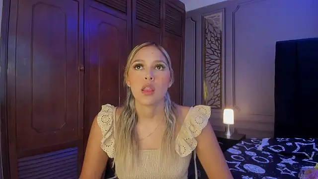 Snapshot of Cami_hunter_ chatting on December 19, 2024, 8:34 pm Cami hunter  online show from December 19, 2024, 8:34 pm