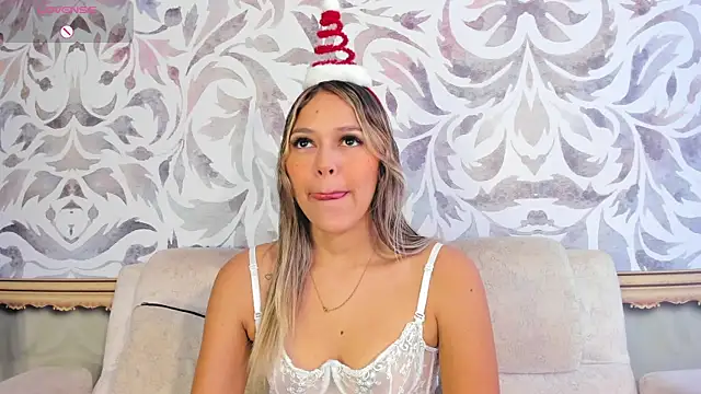 Snapshot of Cami_hunter_ chatting on December 20, 2024, 4:04 pm Cami hunter  online show from December 20, 2024, 4:04 pm