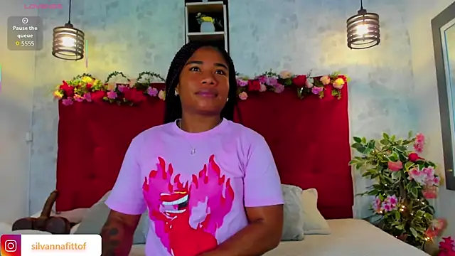 Snapshot of SilvannaFit chatting on December 17, 2025, 11:26 am SilvannaFit online show from December 17, 2025, 11:26 am