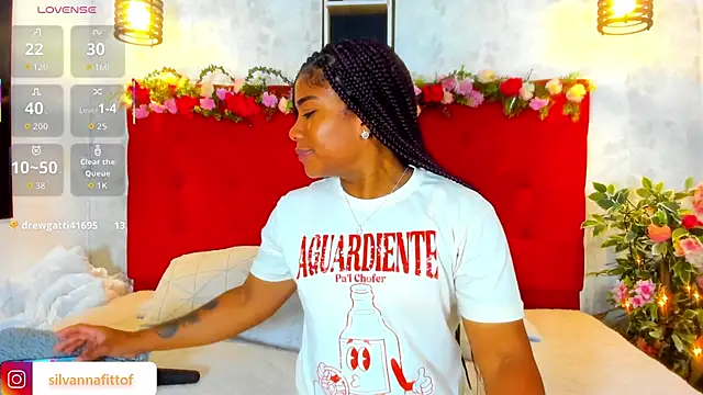 Snapshot of SilvannaFit chatting on December 22, 2025, 12:05 pm SilvannaFit online show from December 22, 2025, 12:05 pm