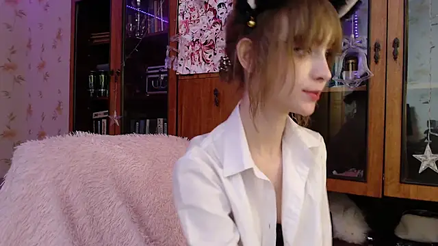 cloudgirrl online show from January 31, 2025, 12:50 am