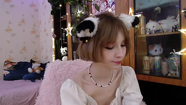 cloudgirrl online show from March 2, 2025, 4:17 am