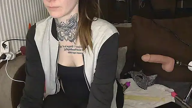 Snapshot of liloucamchaudee chatting on March 15, 2026, 7:32 pm liloucamchaudee online show from March 15, 2026, 7:32 pm