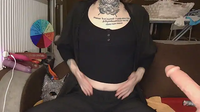 Snapshot of liloucamchaudee chatting on February 17, 2026, 8:17 pm liloucamchaudee online show from February 17, 2026, 8:17 pm