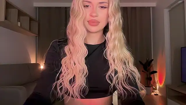 Snapshot of Julia_RL chatting on October 15, 2025, 9:01 pm Julia RL online show from October 15, 2025, 9:01 pm