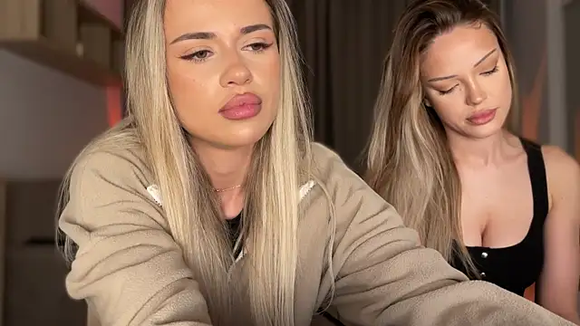 Snapshot of Julia_RL chatting on November 3, 2025, 8:45 pm Julia RL online show from November 3, 2025, 8:45 pm