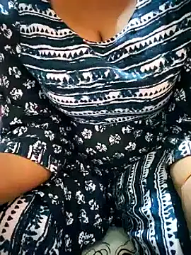 Cute-Apurva online show from December 24, 2024, 8:22 am