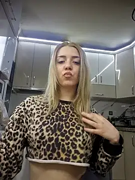 SUSELLAM1 online show from February 8, 2025, 4:46 pm