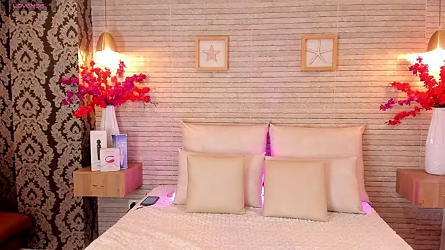 Snapshot of Catalinna_Thompson chatting on October 17, 2025, 1:02 pm Catalinna Thompson online show from October 17, 2025, 1:02 pm