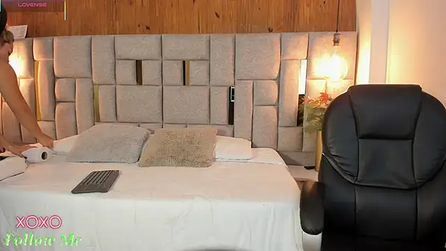 Saori newman online show from March 12, 2025, 11:43 am