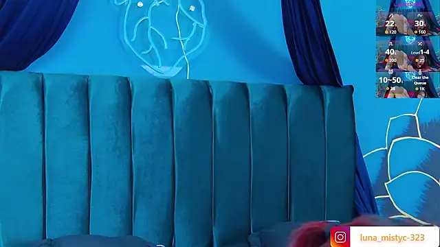 Lunamistyc online show from March 25, 2026, 9:03 pm