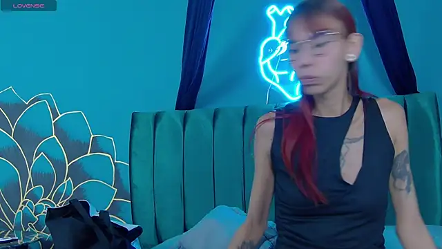 Snapshot of Lunamistyc chatting on December 22, 2025, 8:09 pm Lunamistyc online show from December 22, 2025, 8:09 pm