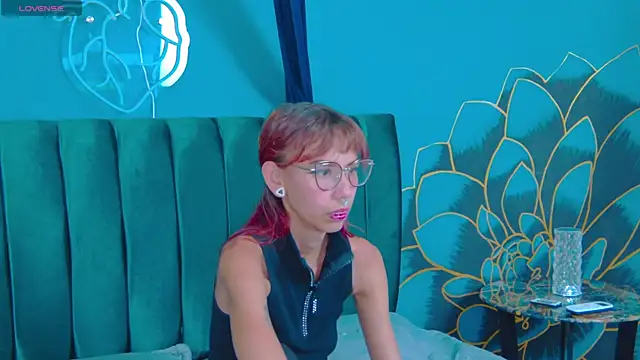 Snapshot of Lunamistyc chatting on January 13, 2026, 8:02 pm Lunamistyc online show from January 13, 2026, 8:02 pm