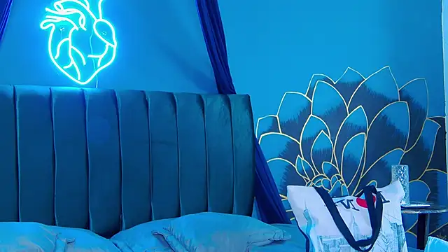 Lunamistyc online show from October 31, 2025, 7:32 pm