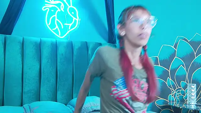 Snapshot of Lunamistyc chatting on January 12, 2026, 8:36 pm Lunamistyc online show from January 12, 2026, 8:36 pm