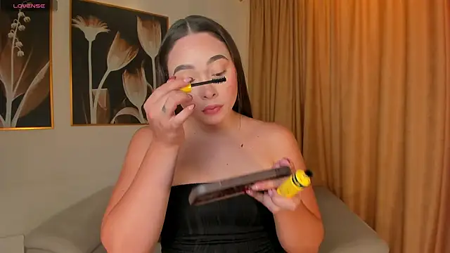 AlinaKravitz online show from April 11, 2026, 6:44 pm