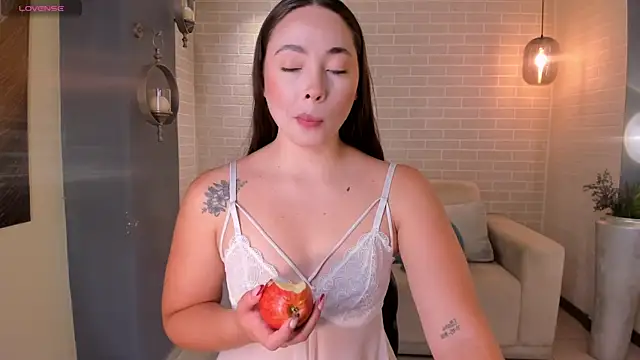 AlinaKravitz online show from April 8, 2026, 7:37 pm