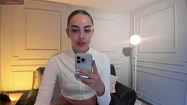 KaiaFerreira online show from February 12, 2026, 5:02 pm