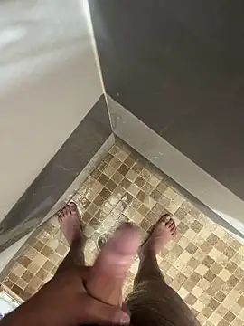 Snapshot of mylovetr1 chatting on September 21, 2025, 11:32 pm mylovetr1 online show from September 21, 2025, 11:32 pm