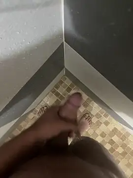 Snapshot of mylovetr1 chatting on December 21, 2024, 5:58 am mylovetr1 online show from December 21, 2024, 5:58 am