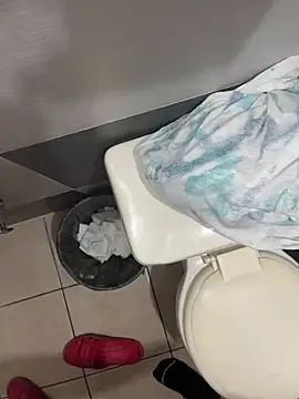 Snapshot of mylovetr1 chatting on March 4, 2025, 5:21 am mylovetr1 online show from March 4, 2025, 5:21 am