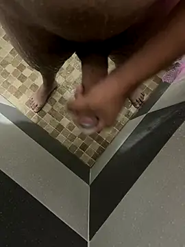 Snapshot of mylovetr1 chatting on December 4, 2024, 2:47 am mylovetr1 online show from December 4, 2024, 2:47 am