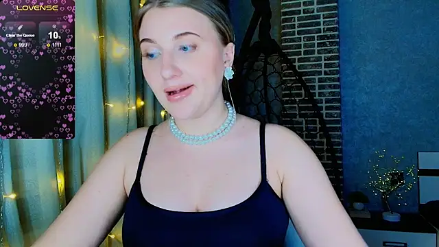 Evacadooo online show from November 22, 2025, 12:04 pm