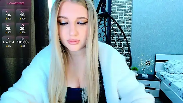 Evacadooo online show from September 30, 2025, 5:02 am