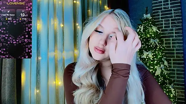 Snapshot of Evacadooo chatting on December 20, 2025, 10:29 am Evacadooo online show from December 20, 2025, 10:29 am