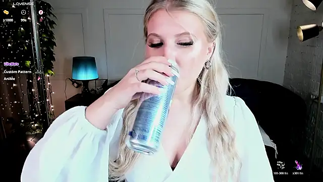 Evacadooo online show from March 12, 2026, 2:39 am