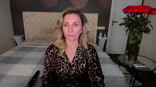 Snapshot of AllisonWilliams chatting on September 12, 2025, 4:51 pm AllisonWilliams online show from September 12, 2025, 4:51 pm