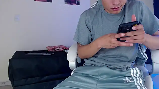 Andres thompson22 online show from December 22, 2024, 4:28 am