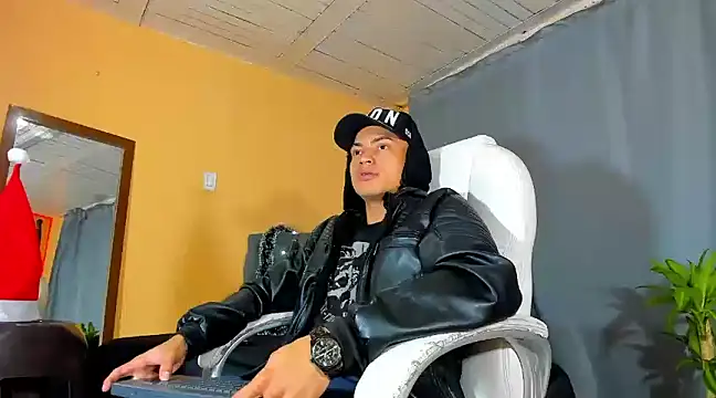 Andres thompson22 online show from December 25, 2024, 4:01 am