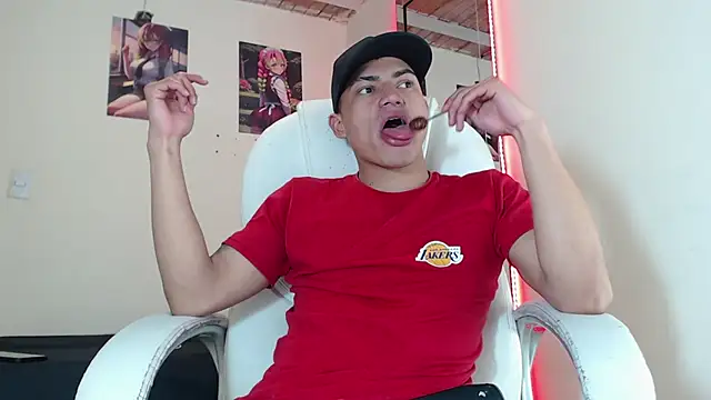 Andres thompson22 online show from December 18, 2024, 9:08 pm