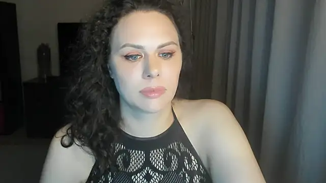Snapshot of MollyCheiz chatting on June 22, 2026, 9:23 pm MollyCheiz online show from June 22, 2026, 9:23 pm