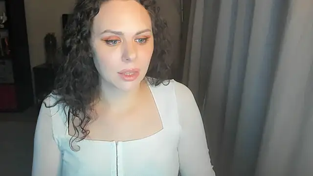 Snapshot of MollyCheiz chatting on July 2, 2026, 1:50 am MollyCheiz online show from July 2, 2026, 1:50 am