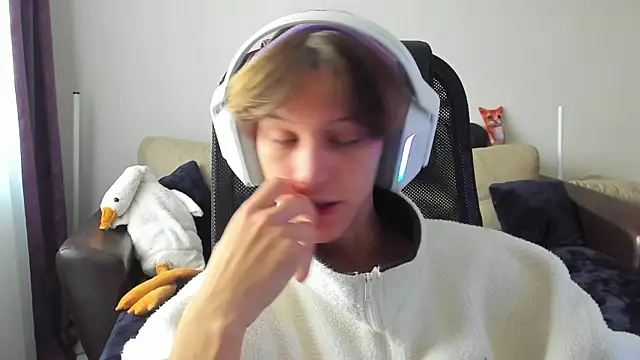 Ostin meow online show from September 14, 2025, 8:04 am