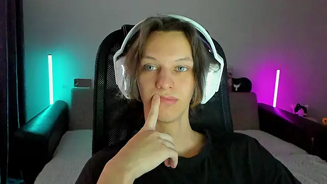 Ostin meow online show from February 15, 2026, 11:42 am