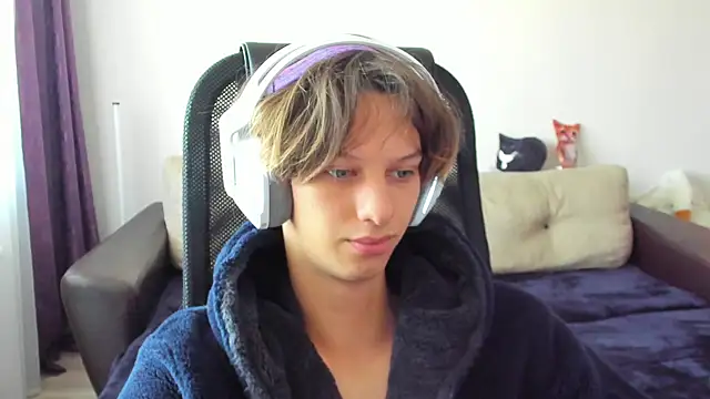 Ostin meow online show from October 15, 2025, 7:49 am