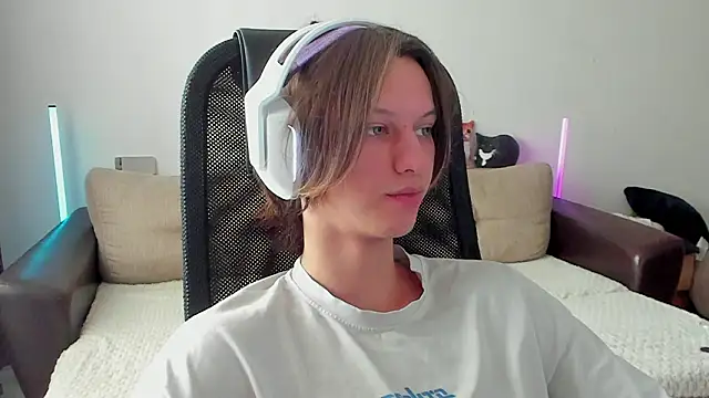 Ostin meow online show from February 3, 2026, 9:47 am