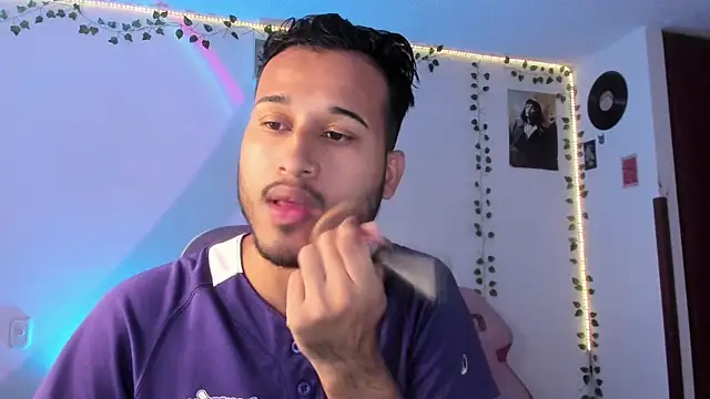 Raf brunette online show from February 21, 2025, 12:06 pm