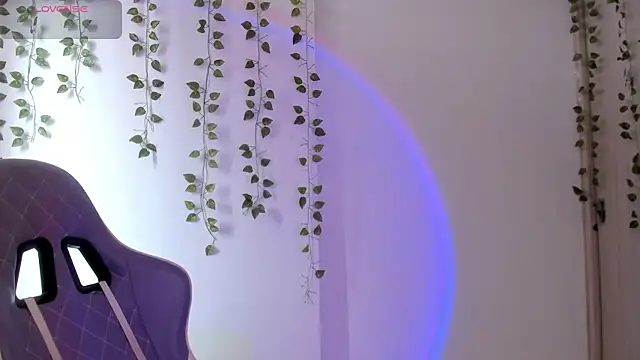 Raf brunette online show from September 12, 2025, 3:23 pm