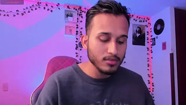 Raf brunette online show from March 2, 2025, 1:42 pm